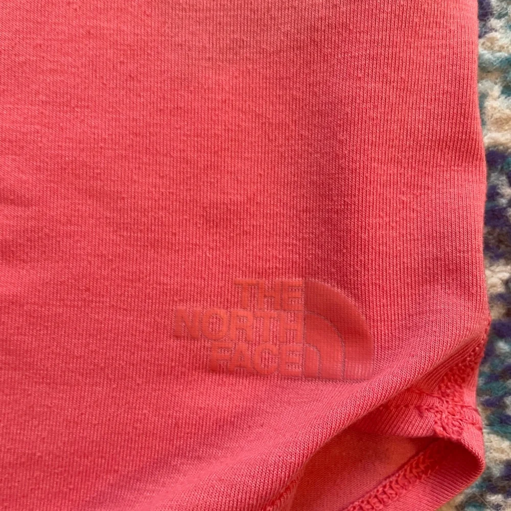 The North Face basic hiking t-shirt in peachy-pink. Size M. - Picture 3 of 5